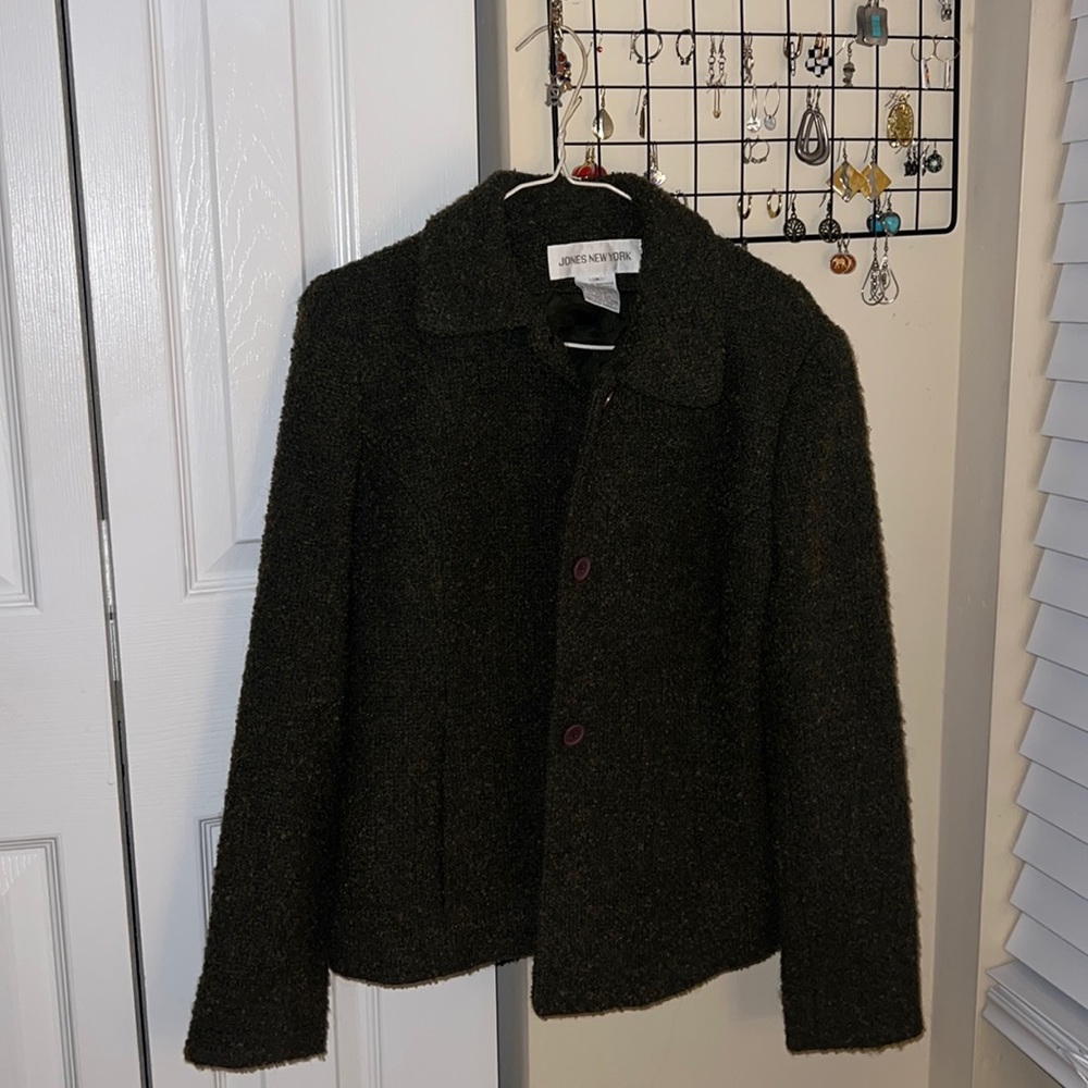 Very nice vintage looking Jones New York Jacket